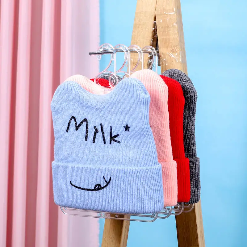 シンプルな帽子陳列ラック ベビー・子供・大人用 ニット製パー - Baby Clothing Hanging Rack のレビューと価格